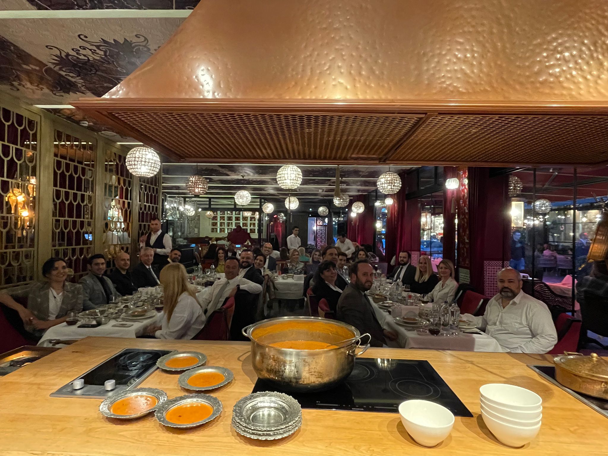 Derneğimizin geleneksel İftar Daveti, 26 Nisan 2022 Salı günü, Deraliye Osmanlı Mutfağı Restoran'da gerçekleşti.